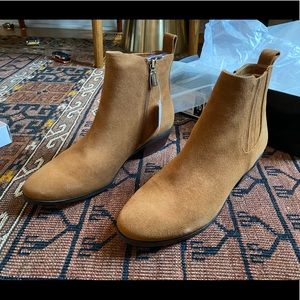 NWT. Blondo. Sydney Booties. Caramel.